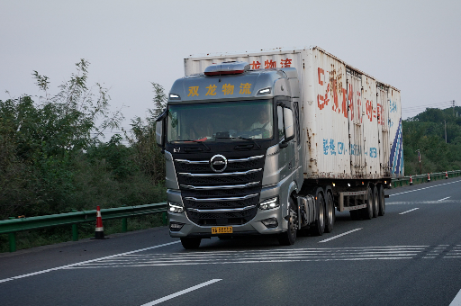 一年行駛超30萬公里 可多掙5-6萬元 北京重卡竟如此能賺？ 